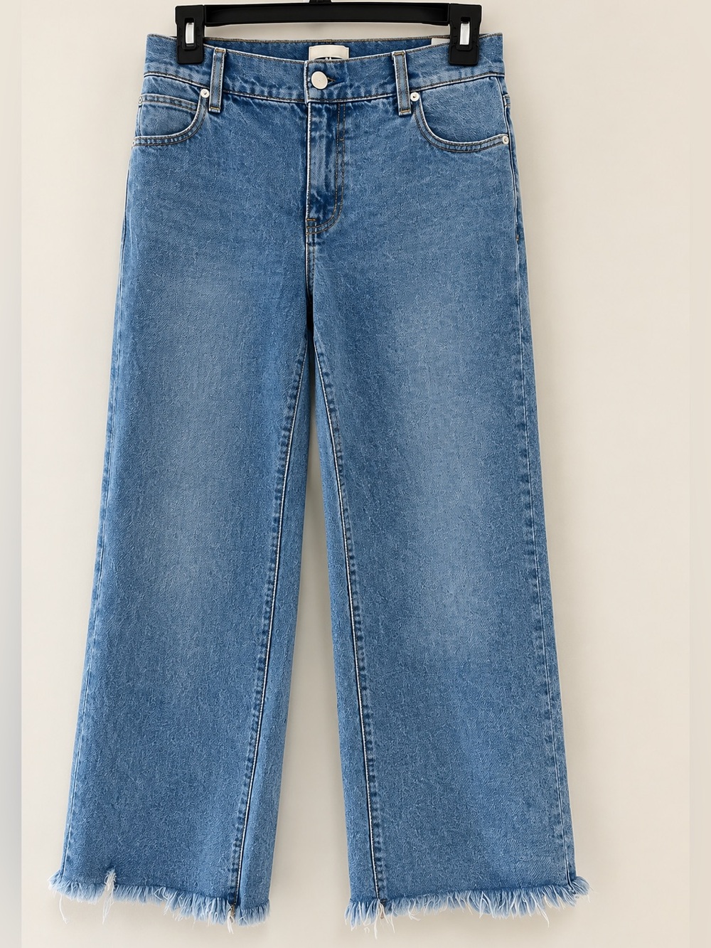 💕 NWOT- Alice + Olivia Wide Leg Jeans Light Wash Raw Hem Size 27
